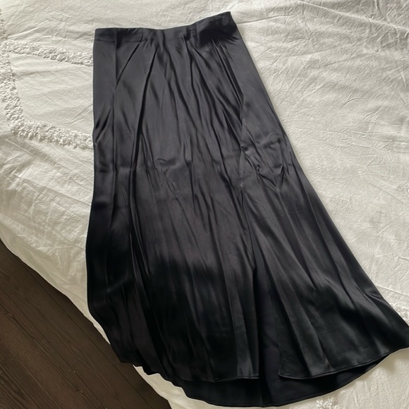 Rails silky midi skirt with side slit. In perfection condition, worn once. - Picture 4 of 6
